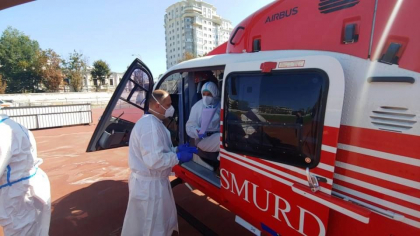 Un barbat, transportat cu echipajul SMURD Iasi de la Ocnita la Chisinau. Ce spune IGSU - GALERIE FOTO Un barbat, transportat cu echipajul SMURD Iasi de la Ocnita la Chisinau. Ce spune IGSU - GALERIE FOTO
