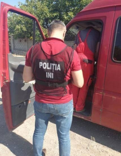 Doua autocamioane cu peste 8 mii de kilograme de explozibil, oprite pe soseaua Chisinau - Balti. Marfa urma sa ajunga la un depozit din Straseni. Ce spun oamenii legii - FOTO/VIDEO
