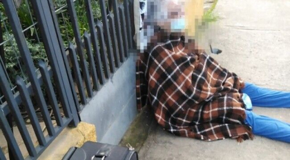 O batrana de 88 de ani a ajuns in strada dupa ce fiica ei i-a vandut casa. Cum a pacalit-o