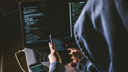 Spaniolii acuza „hackerii chinezi” ca au furat informatii despre cercetarile asupra unui vaccin impotriva COVID-19 Spaniolii acuza „hackerii chinezi” ca au furat informatii despre cercetarile asupra unui vaccin impotriva COVID-19