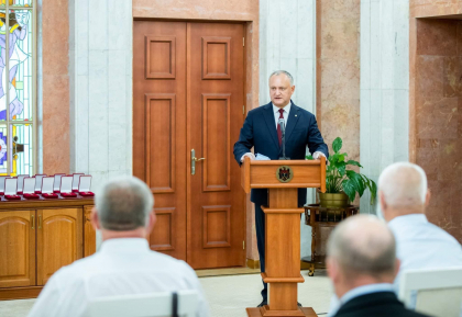 In prag de alegeri, Igor Dodon continua sa inmaneze distinctii de stat: "Au fost decorati simpli cetateni care activeaza in diverse domenii" - GALERIE FOTO