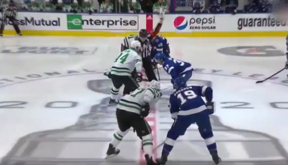 Jucatorii de la Dallas au iesit in avantaj in batalia din marea finala a play-off-ului ligii nord-americane de hochei Jucatorii de la Dallas au iesit in avantaj in batalia din marea finala a play-off-ului ligii nord-americane de hochei