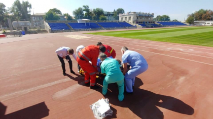 Interventie SMURD Iasi-Chisinau. Un barbat a fost transportat la spital, dupa un grav accident cu motocicleta - GALERIE FOTO Interventie SMURD Iasi-Chisinau. Un barbat a fost transportat la spital, dupa un grav accident cu motocicleta - GALERIE FOTO