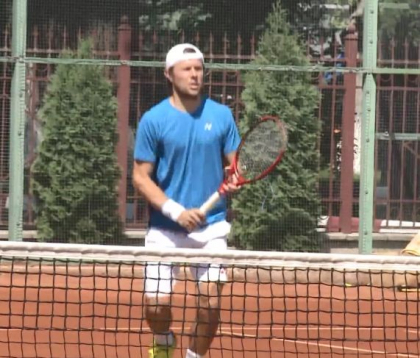 Desi a inceput in forta turneul ATP de la Hamburg si a obtinut o victorie, Radu Albot nu s-a bucurat mult timp de succes. Moldoveanul a pierdut in doua seturi in fata sportivului Tennys Sandgren Desi a inceput in forta turneul ATP de la Hamburg si a obtinut o victorie, Radu Albot nu s-a bucurat mult timp de succes. Moldoveanul a pierdut in doua seturi in fata sportivului Tennys Sandgren