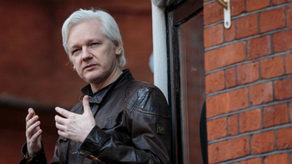 Julian Assange "aude voci" in inchisoare si are tendinte de suicid, sustine psihiatrul care l-a examinat