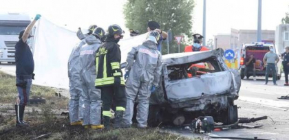 Un moldovean a murit intr-un groaznic accident din Italia. BMW-ul pe care il conducea s-a izbit frontal cu un alt automobil. Ambele masini au luat foc