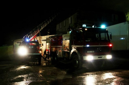 Incendiu la Balti. Doua persoane au ajuns la spital, dupa ce apartamentul in care se aflau a luat foc. Ce spun pompierii Incendiu la Balti. Doua persoane au ajuns la spital, dupa ce apartamentul in care se aflau a luat foc. Ce spun pompierii