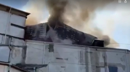 Momentul in care acoperisul Filarmonicii Nationale se prabuseste din cauza flacarilor - VIDEO