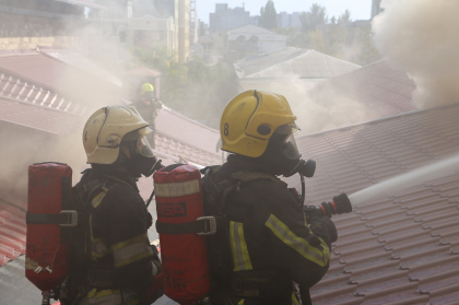 Pompierii au lichidat incendiul de la Filarmonica Nationala.  56 de angajati a IGSU, dar si 8 autospeciale sunt la fata locului
