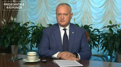 Promite sa nu-si atace concurentii in campania electorala, dar de pe acum le spune "sa nu latre". Igor Dodon: "Stimati oponenti, nu va excitati prea tare, beti ceai"