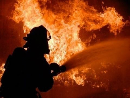Incendiu de proportii in nordul tarii. O casa parasita a fost mistuita de flacari, la Balti - FOTO