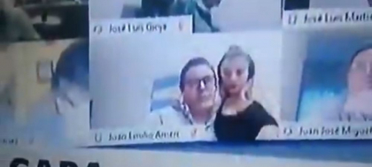 Scene incredibile in timpul unei sedinte parlamentare online! Un ales a inceput sa ii sarute sanii partenerei fara sa realizeze ca este filmat! Clipul a devenit viral - VIDEO