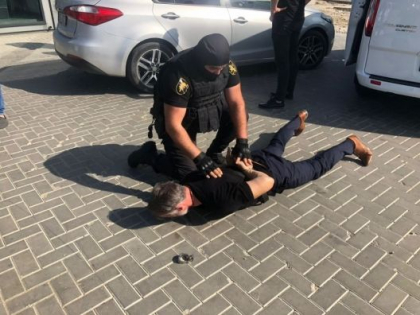 Scanau alarma masinii si o deschideau fara prea mult zgomot, apoi furau tot ce gaseau. Trei membri ai unei grupari criminale - retinuti  si plasati in arest pentru 30 de zile