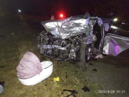 Trei persoane au decedat, printre care si un bebelus de 3 luni, in urma unui grav accident la Rascani. Dupa o cearta in familie, soferul s-a ciocnit cu masina in primul automobil intalnit pe traseu Trei persoane au decedat, printre care si un bebelus de 3 luni, in urma unui grav accident la Rascani. Dupa o cearta in familie, soferul s-a ciocnit cu masina in primul automobil intalnit pe traseu