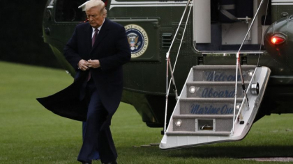 Donald Trump are simptome usoare si cauta solutii pentru a se adresa natiunii. In Casa Alba domneste o stare de „nervozitate” Donald Trump are simptome usoare si cauta solutii pentru a se adresa natiunii. In Casa Alba domneste o stare de „nervozitate”