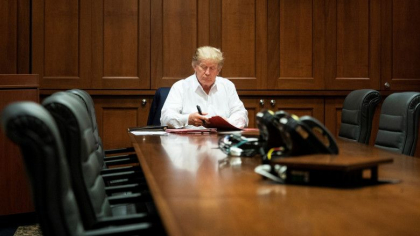 Donald Trump a fost trecut si pe tratament cu dexametazona. Cu toate acestea, presedintele ar putea fi externat chiar luni Donald Trump a fost trecut si pe tratament cu dexametazona. Cu toate acestea, presedintele ar putea fi externat chiar luni