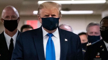 Presedintele Donald Trump compara din nou COVID-19 cu gripa dupa iesirea din spital