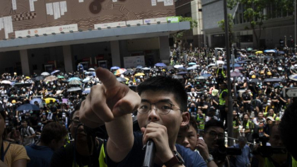 Un invatator din Hong Kong a fost suspendat pentru ca a vorbit cu elevii despre libertatea de exprimare