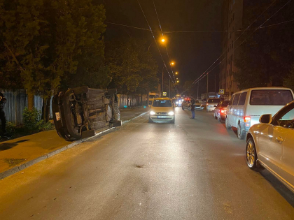 Trei masini, implicate intr-un accident la Durlesti: una dintre ele s-a rasturnat - VIDEO