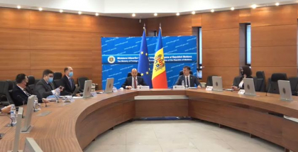 Ministrul de Externe, Oleg Tulea, si presedintele CEC, Dorin Cimil, explica cum vor avea lor alegerile prezidentiale in strainatate Ministrul de Externe, Oleg Tulea, si presedintele CEC, Dorin Cimil, explica cum vor avea lor alegerile prezidentiale in strainatate