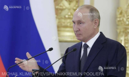 Vladimir Putin l-a apostrofat pe un jurnalist pentru ca a tusit 'nepotrivit' in timpul unui interviu: 'Degeaba behaiti!'