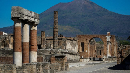 O turista care a furat mai multe artefacte din Pompeii le-a returnat dupa 15 ani, sustinand ca sunt blestemate O turista care a furat mai multe artefacte din Pompeii le-a returnat dupa 15 ani, sustinand ca sunt blestemate