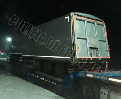 Permise de conducere false si o remorca cu numarul VIN modificat ilegal, depistate de politistii de frontiera - FOTO Permise de conducere false si o remorca cu numarul VIN modificat ilegal, depistate de politistii de frontiera - FOTO