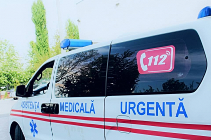 Un barbat a decedat in drum spre spital, dupa ce a fost lovit de un automobil in timp ce traversa strada neregulamentar Un barbat a decedat in drum spre spital, dupa ce a fost lovit de un automobil in timp ce traversa strada neregulamentar