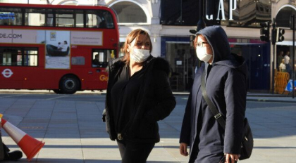 Londra trece la nivelul de alerta „ridicat” iar socializarea va fi interzisa