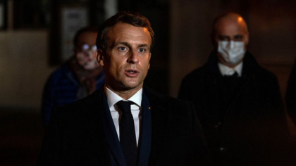 Macron: Profesorul decapitat, asasinat pentru ca preda libertatea de exprimare. Patru persoane, intre care un minor, au fost retinute