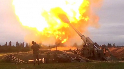 Militari azeri bombardati in camp deschis de artileria armeana. Armistitiul incheiat intre cele doua tari a durat 4 minute - VIDEO