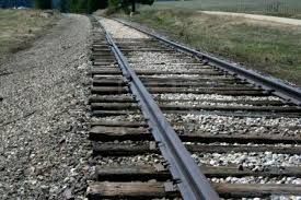 Un barbat a ajuns la spital dupa ce masina in care se afla a fost lovita de tren, la Cantemir. Cum s-a intamplat totul
