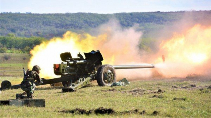 Exercitiu tactic la Cahul. Militarii brigazii "Dacia" au tras din tunuri si mitraliere - GALERIE FOTO