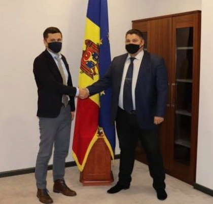 "Certat" de ministrul Justitiei. Avocatul, care a injurat si amenintat angajatul unui local din capitala, dupa ce i s-a facut observatie sa-si puna corect masca, chemat la covor. Fadei Nagacevschi: "Si-a inteles lectia" "Certat" de ministrul Justitiei. Avocatul, care a injurat si amenintat angajatul unui local din capitala, dupa ce i s-a facut observatie sa-si puna corect masca, chemat la covor. Fadei Nagacevschi: "Si-a inteles lectia"