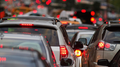 Atentie, soferi! Se circula cu dificultate pe mai multe strazi din capitala