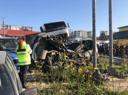 Politia, despre cumplitul accident de la Briceni: "Tractorul era incarcat cu 20 de tone de pietris, iar soferul a pierdut controlul volanului". Imagini noi - GALERIE FOTO Politia, despre cumplitul accident de la Briceni: "Tractorul era incarcat cu 20 de tone de pietris, iar soferul a pierdut controlul volanului". Imagini noi - GALERIE FOTO