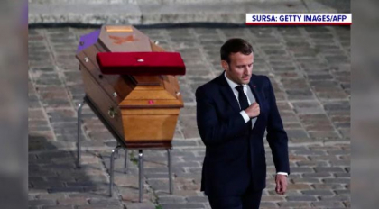 Franta l-a omagiat pe profesorul asasinat. Macron promite intensificarea actiunilor impotriva islamului radical Franta l-a omagiat pe profesorul asasinat. Macron promite intensificarea actiunilor impotriva islamului radical
