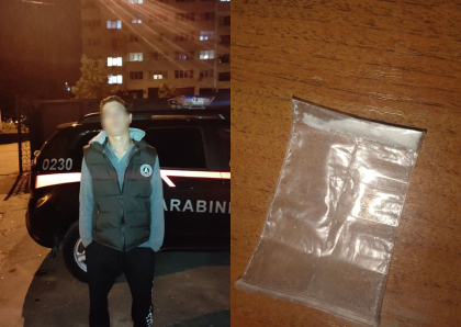 Tanar, cautat de politia din Straseni si Chisinau, retinut de carabinieri. Ce au gasit oamenii legii in buzunarul acestuia