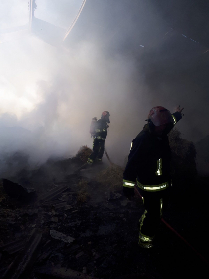 Incendiu la Criuleni. Un depozit a fost cuprins de flacari - GALERIE FOTO Incendiu la Criuleni. Un depozit a fost cuprins de flacari - GALERIE FOTO