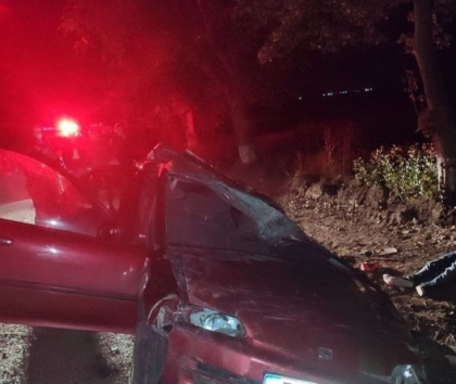 Un angajat de la Fulger, beat la volan si, conducand cu viteza excesiva, a intrat cu masina intr-un copac la Criuleni: un pasager a murit pe loc - FOTO Un angajat de la Fulger, beat la volan si, conducand cu viteza excesiva, a intrat cu masina intr-un copac la Criuleni: un pasager a murit pe loc - FOTO