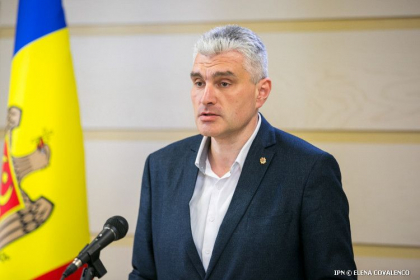 Alexandru Slusari: "Dodon a batut palma cu Sor in vederea crearii unei majoritatii neoficiale in Parlament si pastrarii acestui guvern, care impinge Moldova spre izolare totala si faliment" Alexandru Slusari: "Dodon a batut palma cu Sor in vederea crearii unei majoritatii neoficiale in Parlament si pastrarii acestui guvern, care impinge Moldova spre izolare totala si faliment"