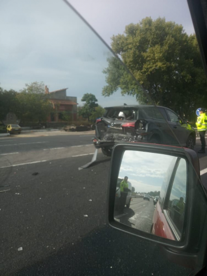 Accident in lant la Magdacesti. Trei masini au fost avariate - FOTO Accident in lant la Magdacesti. Trei masini au fost avariate - FOTO