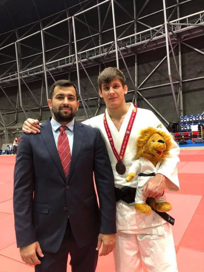Medalie pentru Republica Moldova. Judocanul Petru Pelivan a reusit sa obtina bronzul la Grand Slem-ul de la Budapesta Medalie pentru Republica Moldova. Judocanul Petru Pelivan a reusit sa obtina bronzul la Grand Slem-ul de la Budapesta