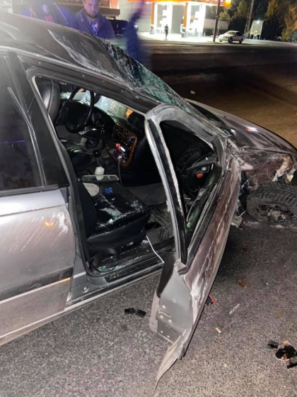 Trei persoane au ajuns la spital, dintre care o minora, dupa ce masina in care se aflau s-a ciocnit intr-un alt automobil, la Stauceni - FOTO Trei persoane au ajuns la spital, dintre care o minora, dupa ce masina in care se aflau s-a ciocnit intr-un alt automobil, la Stauceni - FOTO