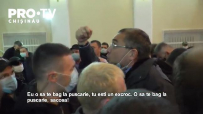 Reactie din partea lui Igor Dodon, dupa ce Renato Usatii a dat buzna la intalnirea candidatului cu oamenii din Falesti si mai ca nu l-a luat la bataie Reactie din partea lui Igor Dodon, dupa ce Renato Usatii a dat buzna la intalnirea candidatului cu oamenii din Falesti si mai ca nu l-a luat la bataie