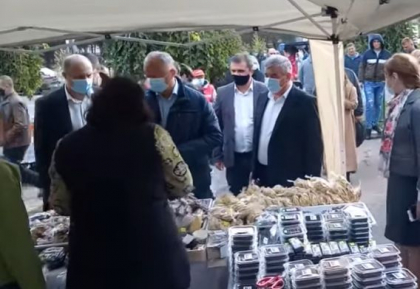 Momentul in care Igor Dodon este huiduit la Criuleni: "Jos mincinosul". Candidatul n-ar fi fost lasat sa treaca la microfoane, pentru a-si tine discursul - VIDEO Momentul in care Igor Dodon este huiduit la Criuleni: "Jos mincinosul". Candidatul n-ar fi fost lasat sa treaca la microfoane, pentru a-si tine discursul - VIDEO