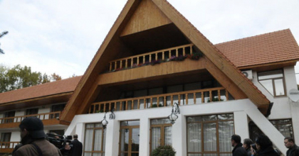 Presedintele tarii ar putea ramane fara "lux": vila, resedinta in afara orasului, masini, elicopter si concediu special Presedintele tarii ar putea ramane fara "lux": vila, resedinta in afara orasului, masini, elicopter si concediu special
