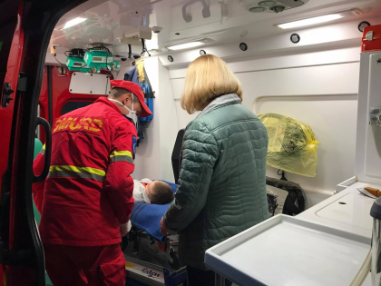 Interventie SMURD. Un copil de 6 ani a fost transportat la Bucuresti pentru o interventie chirurgicala urgenta - FOTO Interventie SMURD. Un copil de 6 ani a fost transportat la Bucuresti pentru o interventie chirurgicala urgenta - FOTO
