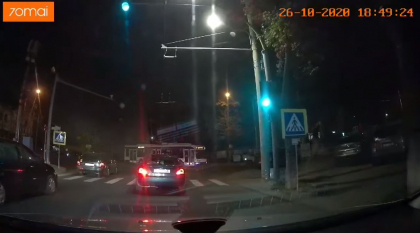 Ce a facut soferul unui troleibuz la o intersectie din capitala. Fapta, surprinsa de un sofer - VIDEO