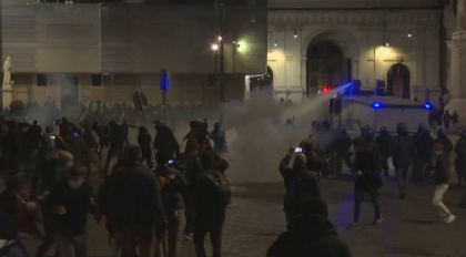 Sistemele medicale din intreaga lume se apropie de colaps. In plina criza, exista si o veste buna: ”Avem vaccinul!” Sistemele medicale din intreaga lume se apropie de colaps. In plina criza, exista si o veste buna: ”Avem vaccinul!”